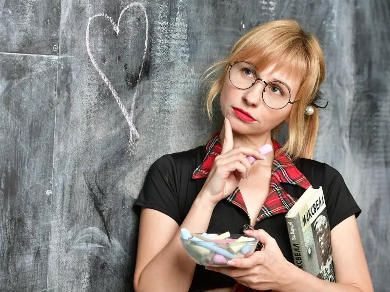 想忘记一个人，这三件事比“断联”更有用