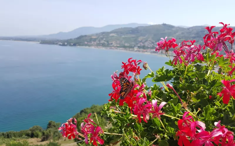 想要挽回男友的心，不妨好好地化一个分手妆！