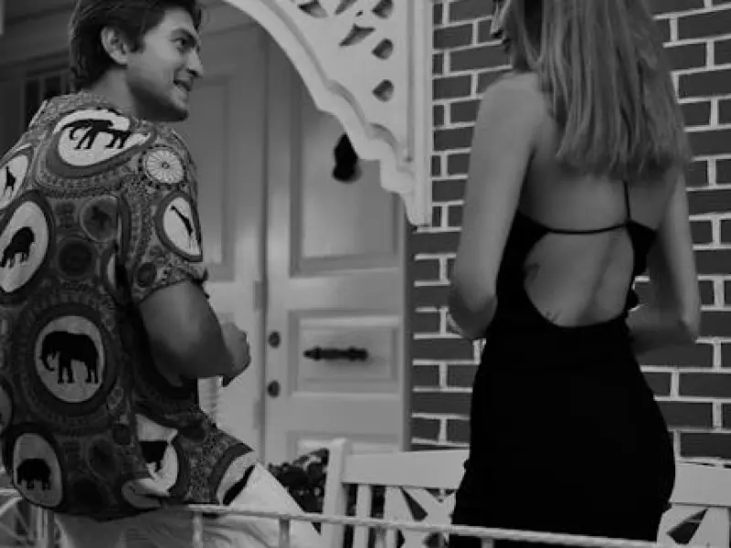 如果你想挽回他的话，快乐与忧愁，你选哪一个?