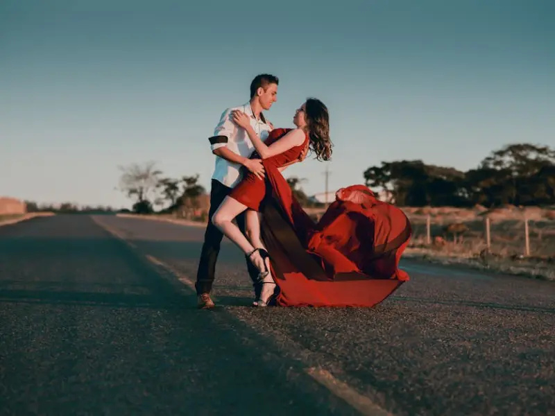 教你几个技巧，瞬间让男人对你死心塌地。