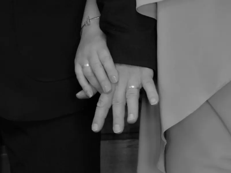 我的女人 , 我都不舍得碰 , 你敢动她一下试试！（看哭了）