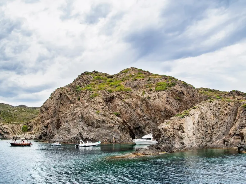 “微信聊的时候，他让他的兄弟和我聊，我觉得我已经喜欢上他了”