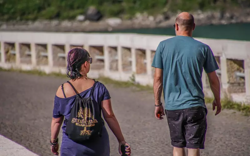 异地恋，两人在网络相识，最后能走在一起吗？