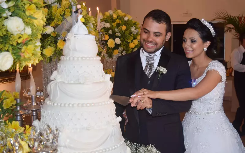 婚姻中当一方提出来离婚的时候，另一方开始挽回时，不断的道谦，求对方回来好好过日子，说自己知错了会改正！——鬼才相信！婚姻挽回咨询