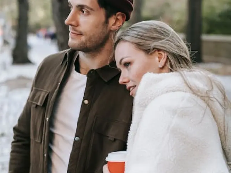 感情里，男人有这4种行为，说明你该放下了