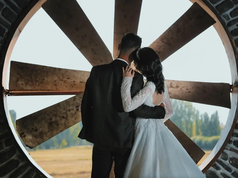 情感中，女人再爱对方，也别做这3件事，真的很掉价！