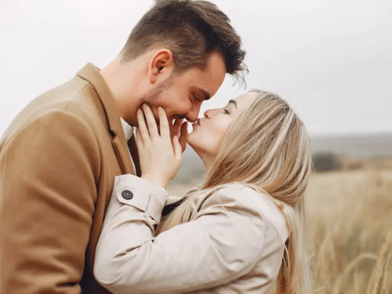 感情里，哄男朋友开心对他做这几个动作，让他马上没脾气