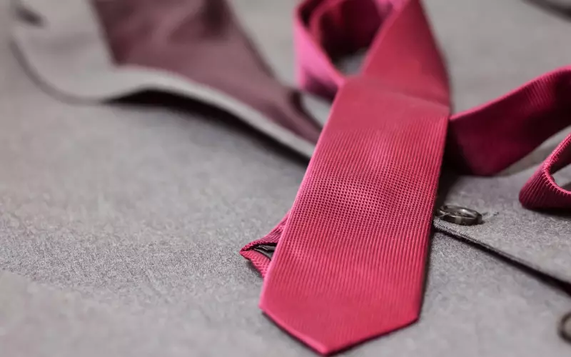 异性交往，女人想要越过红线，就会故意发出这些暗示