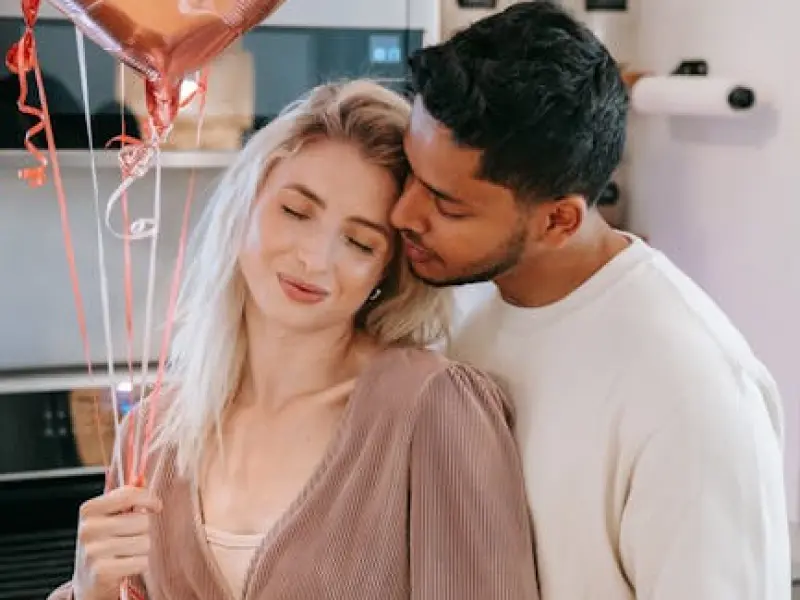 异性交往，男人默许你做这些事，就是心里有你