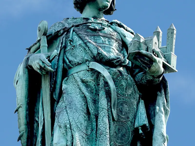 异性交往，男人想分手了不直接说，但这些举动却藏不住