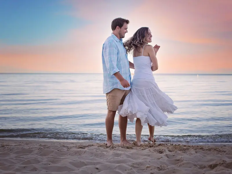 恋爱中，男人的这几个“不老实”的动作，会让女人放下戒备