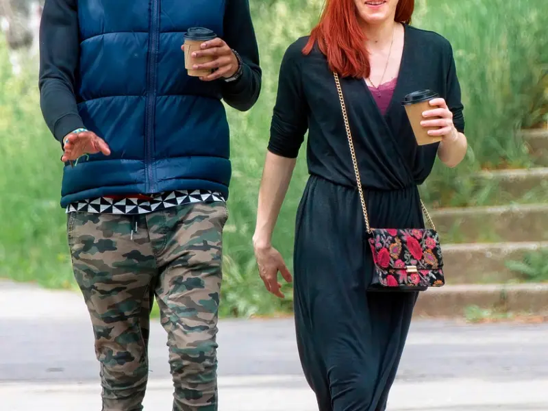 夫妻生活，女人身上出现这3种行为，很可能说明她外面有人了！