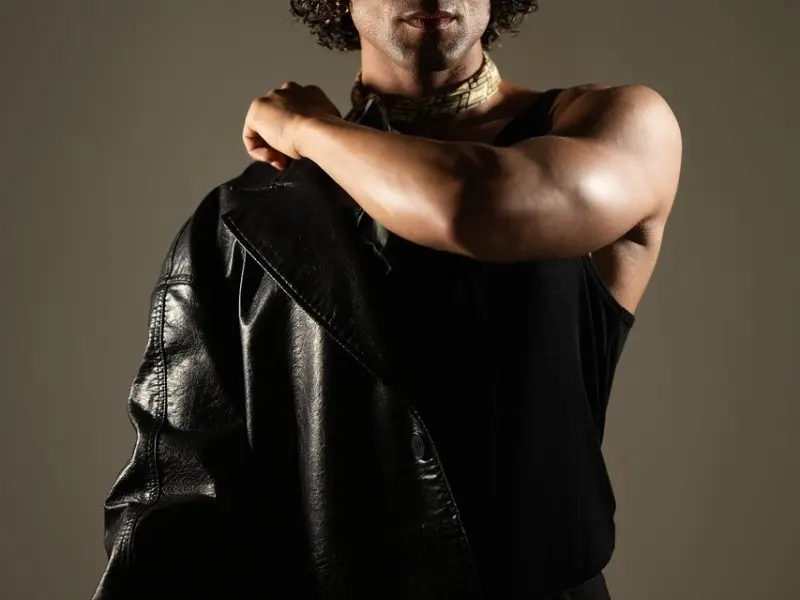 为了能够让男朋友回心转意别离开我，我承诺他什么都依他，但是他还是要走，我该怎么办