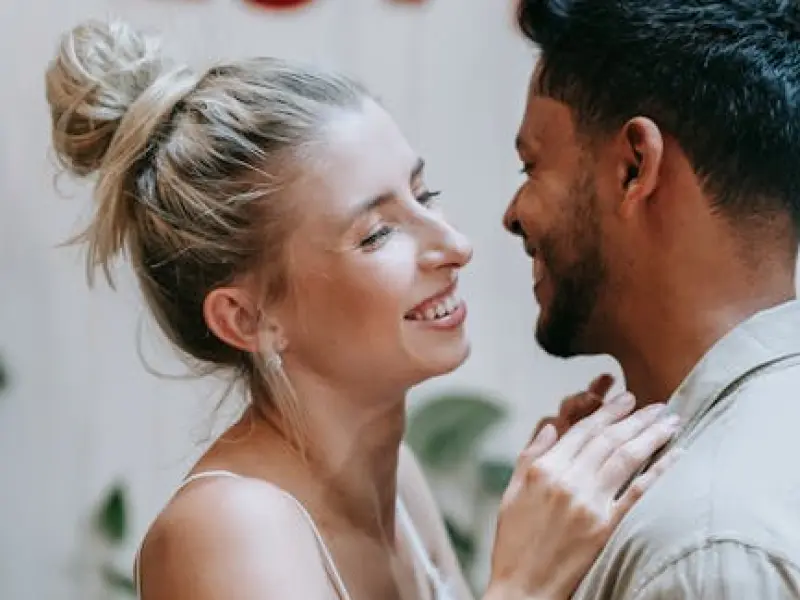 感情里，男人有这几个表现时，是在暗示他喜欢你，别不知道