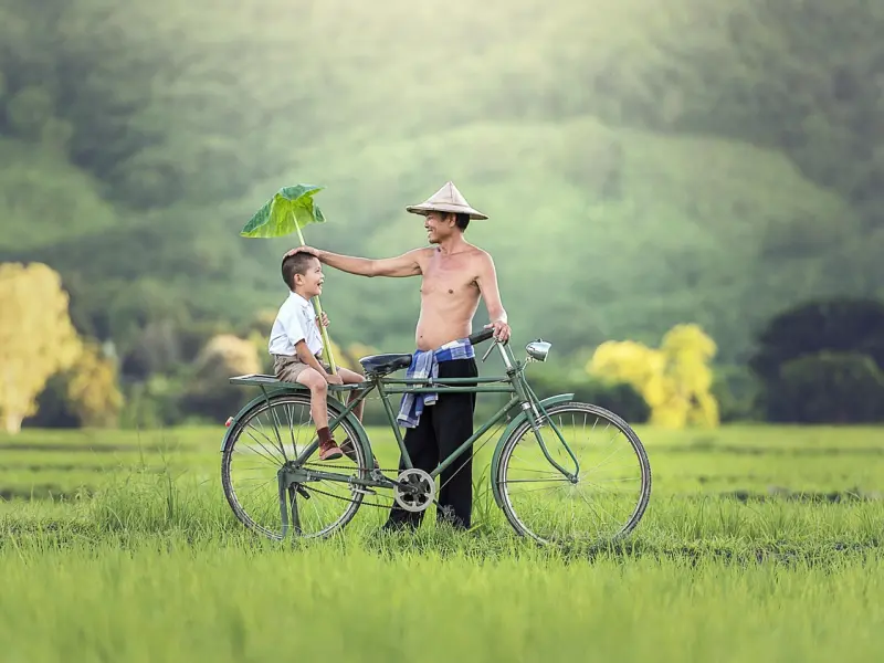 两性关系，男人思念一个人到极致时，会有这三种表现