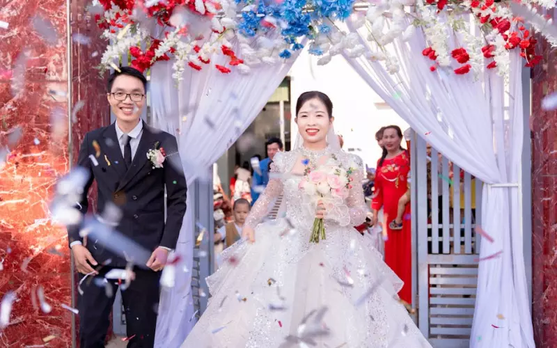 久别胜新婚还是小别胜新婚(新婚之喜还是新婚志喜)