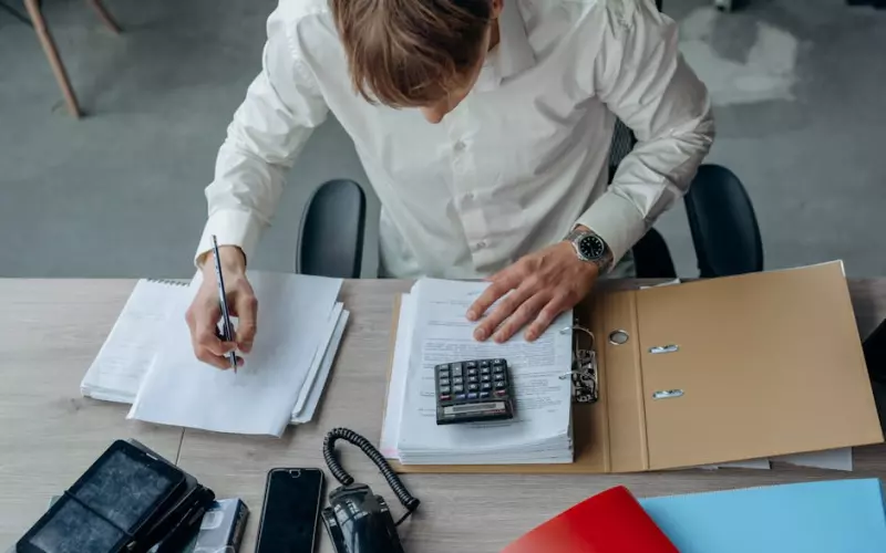 婚外情是犯法还是犯错误(婚外情中第三者的责任)