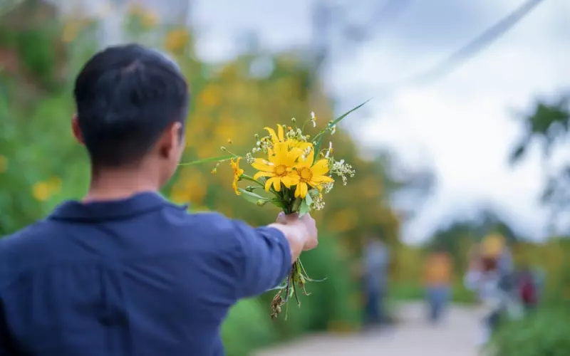 分手后挽回女友适合送花吗(分手后如何挽回女友的方法)