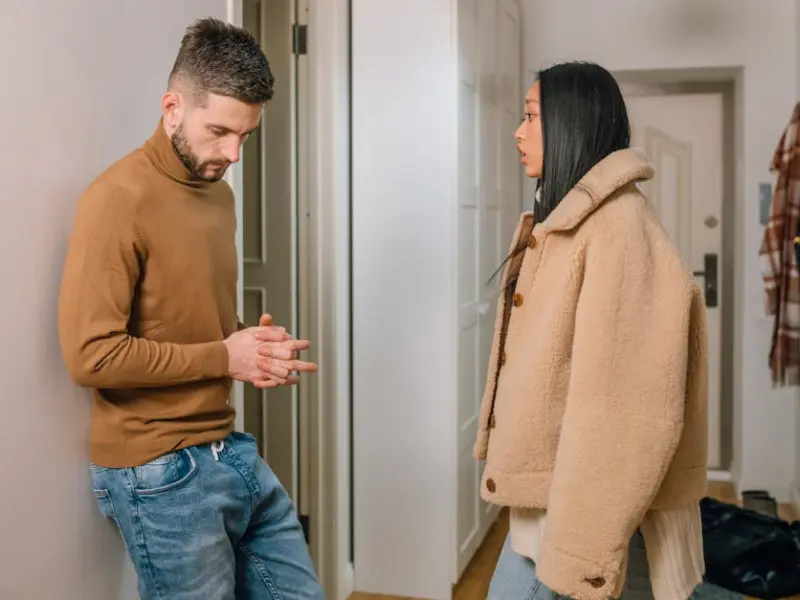 他因为亲戚朋友嫌我矮而跟我离婚，是我的错吗？ | 学长问答