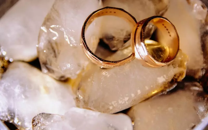 冷暴力婚姻有必要维持下去吗(什么叫家庭冷暴力婚姻表现)