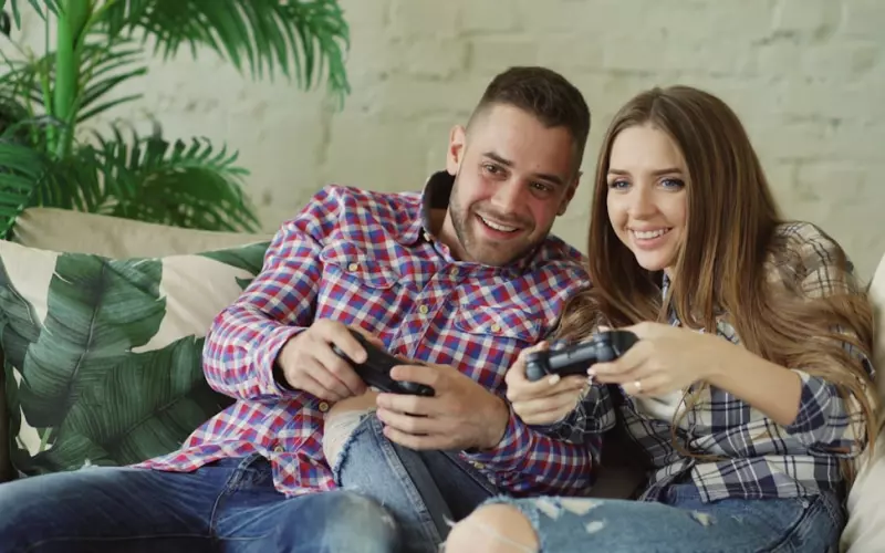 打游戏网恋奔现靠谱吗(游戏中的网恋能奔现吗)