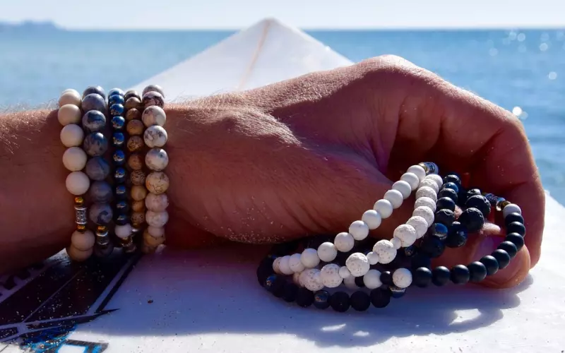 分手半个月了，我该不该跟男朋友联系？