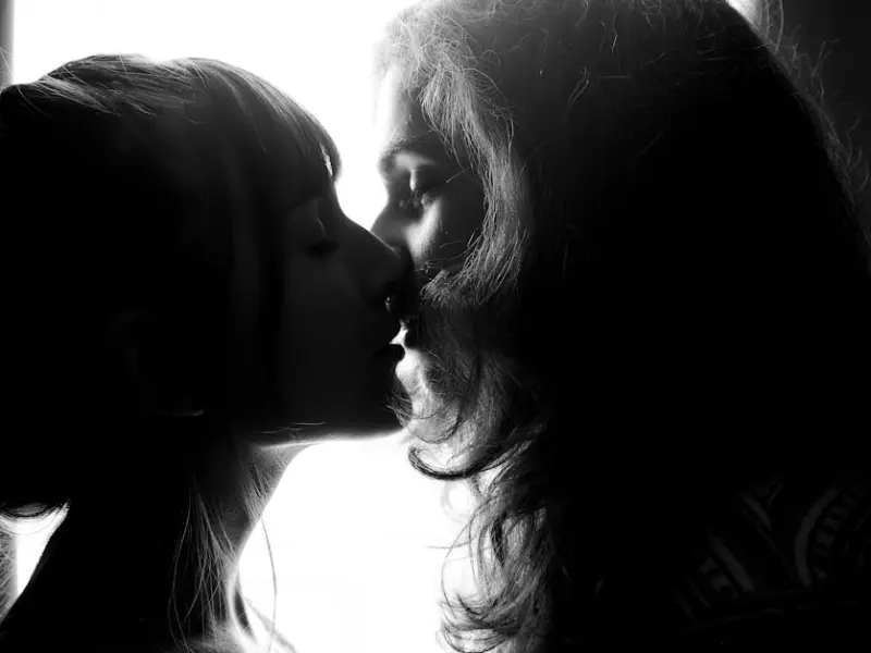 亲吻女人这几个地方，她会爱你无法自拔！