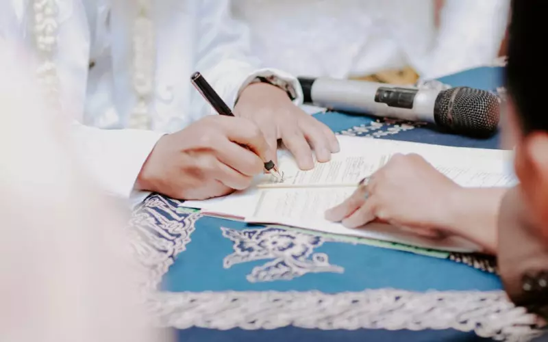 法律常识婚姻中出现第三者怎么办(婚姻里如果有第三者法律怎么处理)