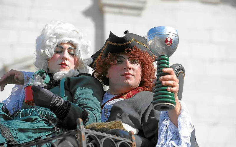 人生本过客，何必惹尘埃