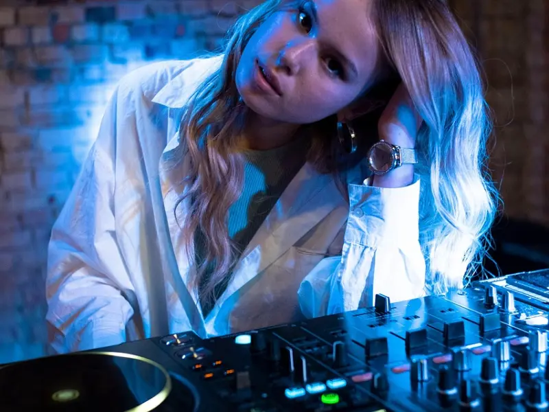 【百合爱情课堂】什么是爱情？什么是婚姻？什么是幸福？什么是生活？