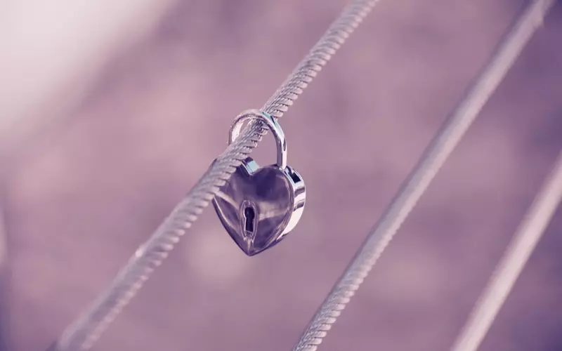 恋爱用推拉，死死锁住它