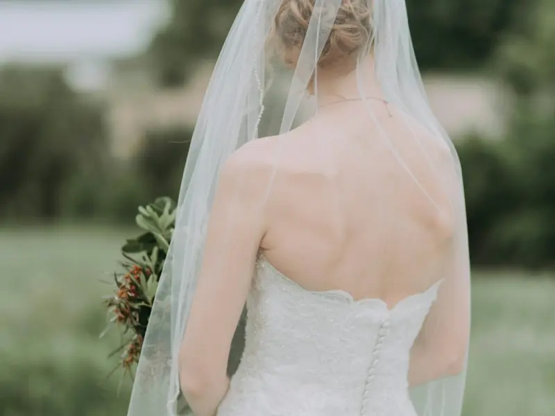 爱对了人是故事，爱错了人是事故。