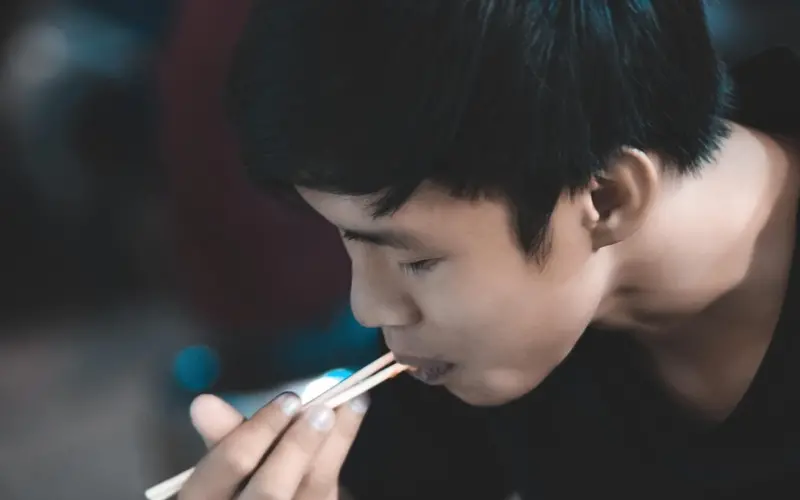 先谋生，再谋爱