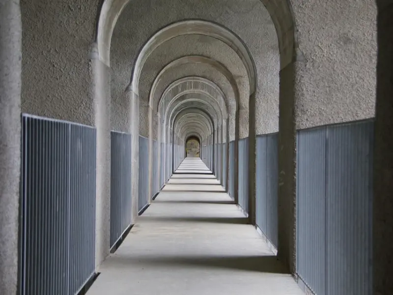 通过正确的二次吸引女友，让她重新爱上你