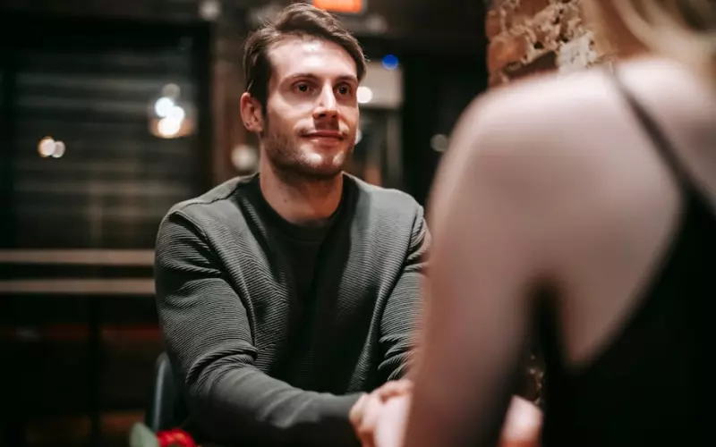 男子网恋花58万发现女友是个男人(男子网恋五年发现对方是已婚男)