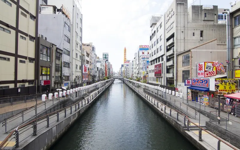 很多男生说自己追不到女生是因为自身条件不够好，情商低！