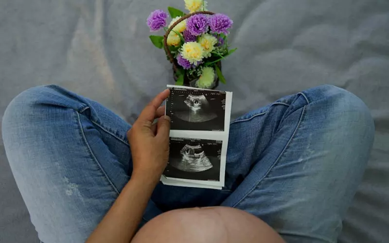 已婚少女网恋怀上双胞胎(女子与已婚男网恋后怀孕)