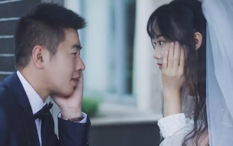 已婚男人总是对我诉说婚姻的不幸(对于男人婚姻的背叛该怎么办)