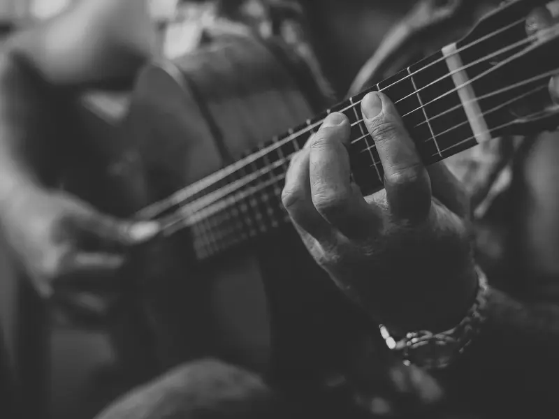 “男人只是在玩你的3个表现，别再傻傻的付出了”