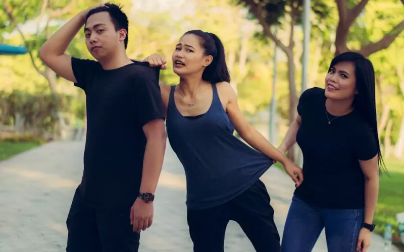 男人忘不了前女友的表现