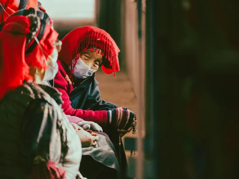 男人和其他女人暧昧，会有这四个表现，想藏也藏不住！