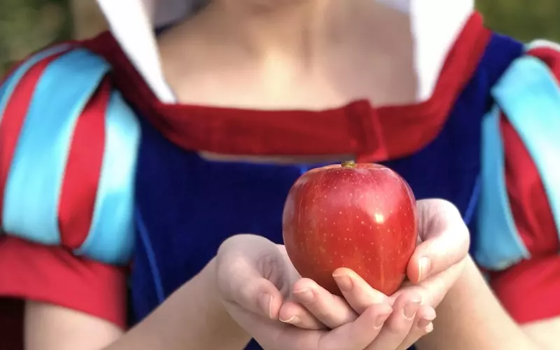 我妈48岁网恋第二春，我劝她不要冒险，她气的骂我是白眼狼