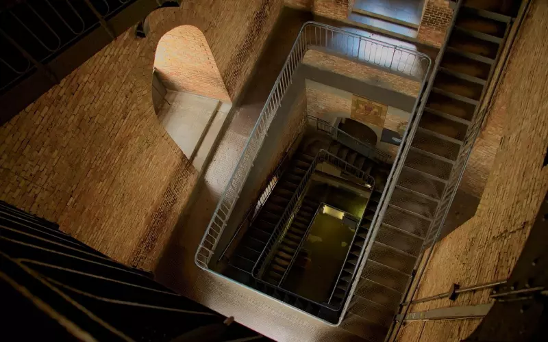 男友总是跟我提前女友 分手后还能挽回吗