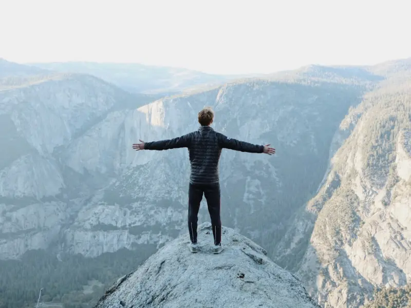 我和男朋友是异地恋，前段时间他向我提出分手了，我该怎么去挽回他
