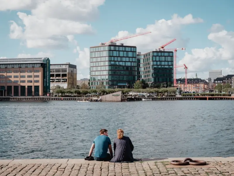 男朋友和我分手了，我找他复合他都不见我，我该怎么办