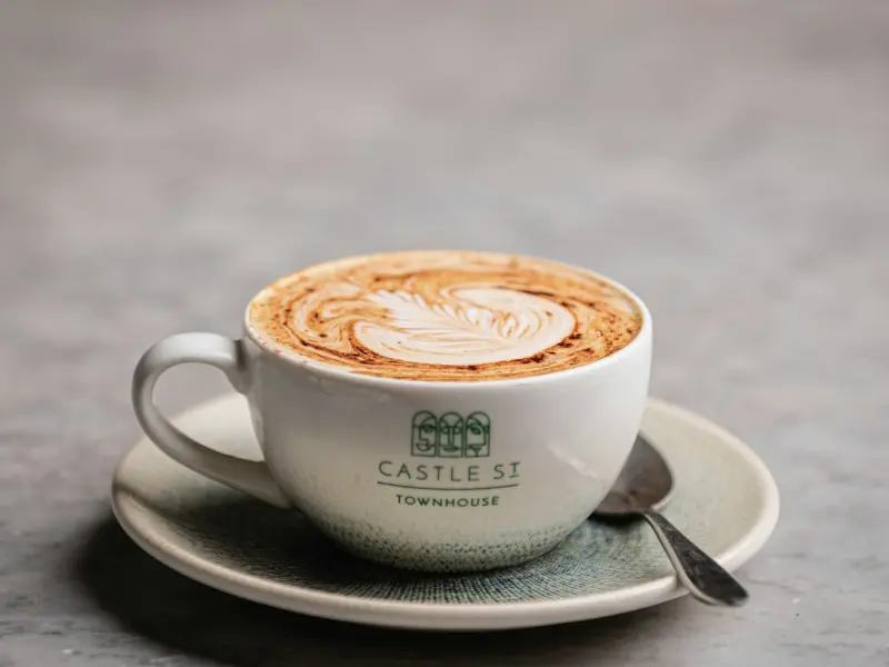 男朋友说我太优秀了配不上我和我分手，我该怎么去挽回他