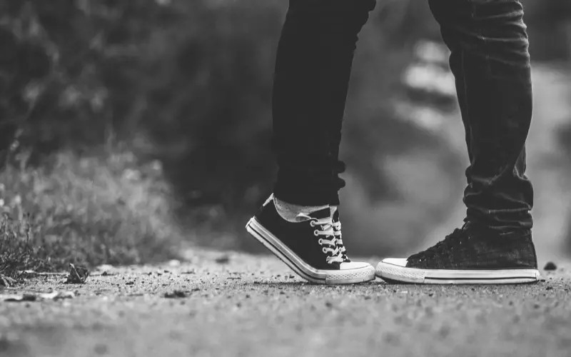 男友曾经劈腿前任，我该如何挽回爱情？