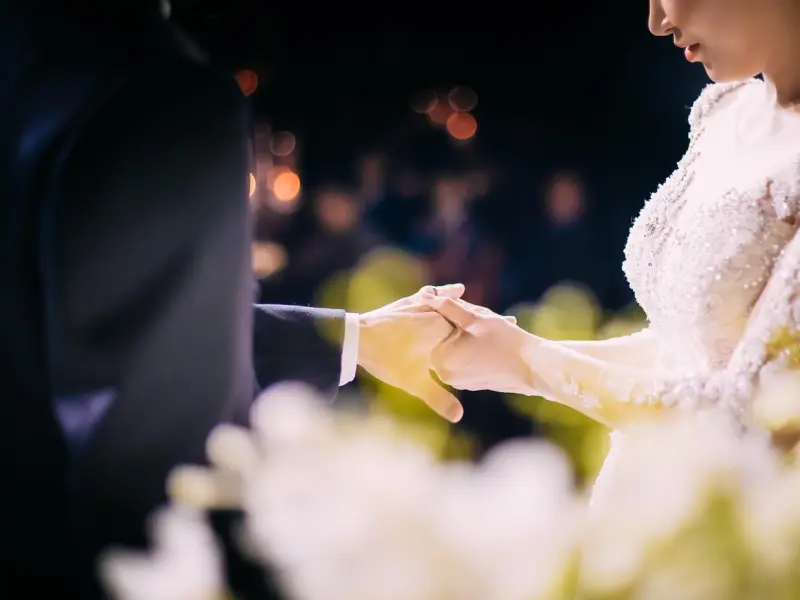 男友嫌弃我整容要和我分手，我该怎么办