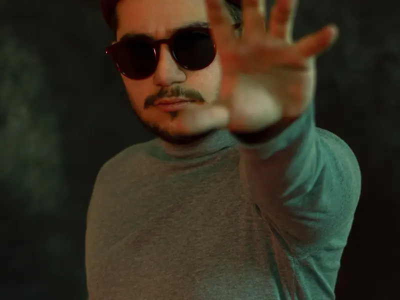 男朋友发现我和同事有暧昧关系坚决和我分手，我该怎么去挽回他