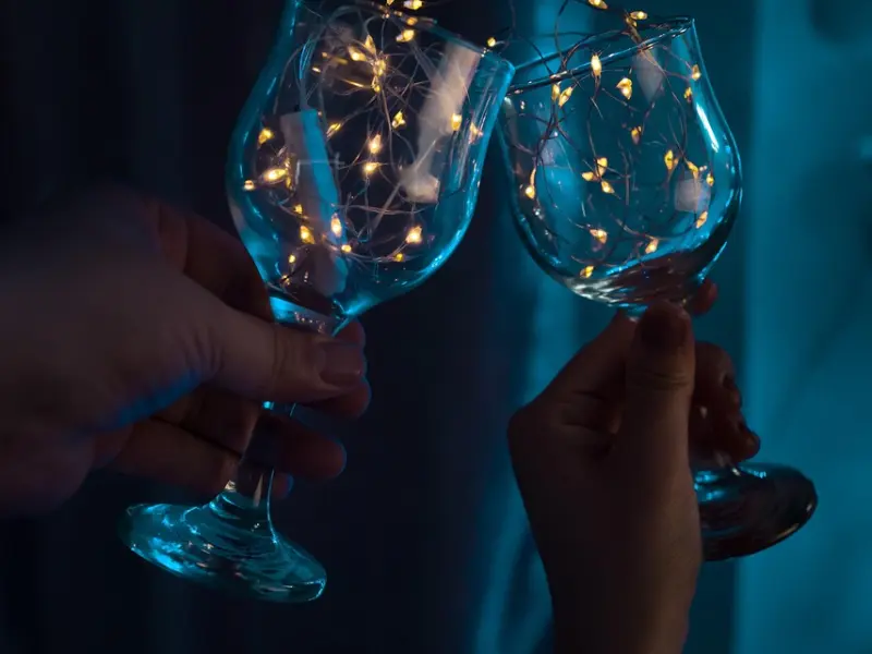 男朋友和我分手一个月就和他前女友复合了，我好伤心，我该怎么办